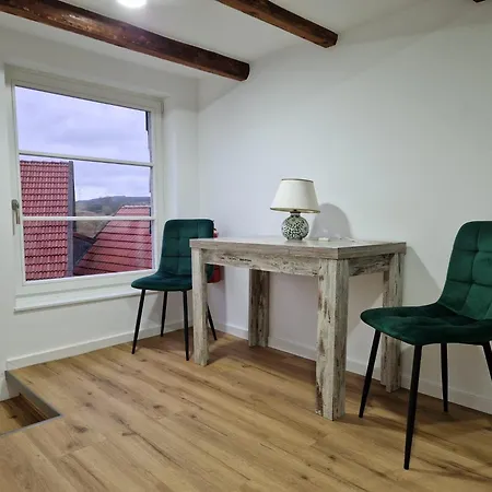 Hostel Dreibettzimmer Mit Gemeinschaftsbad Und Kueche Grossenbach