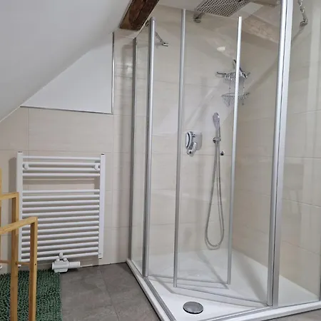 Hostel Dreibettzimmer Mit Gemeinschaftsbad Und Kueche Grossenbach *