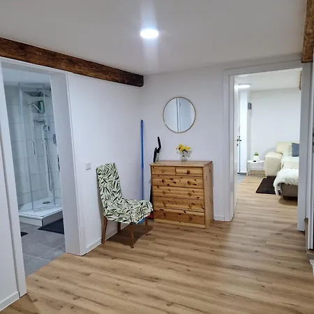 Dreibettzimmer Mit Gemeinschaftsbad Und Kueche Grossenbach *