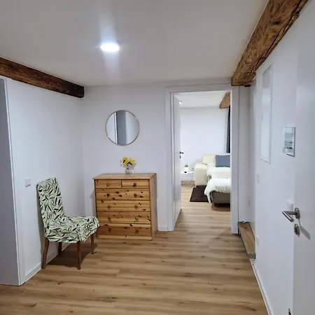 Hostel Dreibettzimmer Mit Gemeinschaftsbad Und Kueche Grossenbach