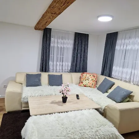 Dreibettzimmer Mit Gemeinschaftsbad Und Kueche Grossenbach Hostel