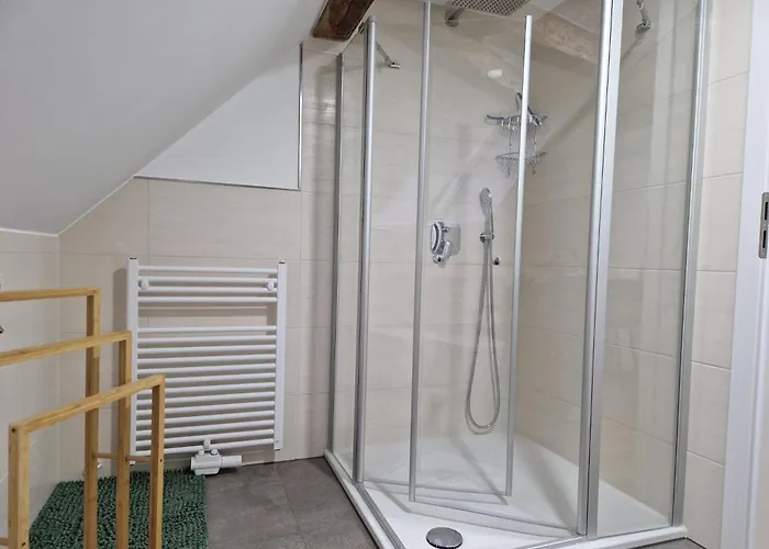 Hostel Dreibettzimmer Mit Gemeinschaftsbad Und Kueche Grossenbach *