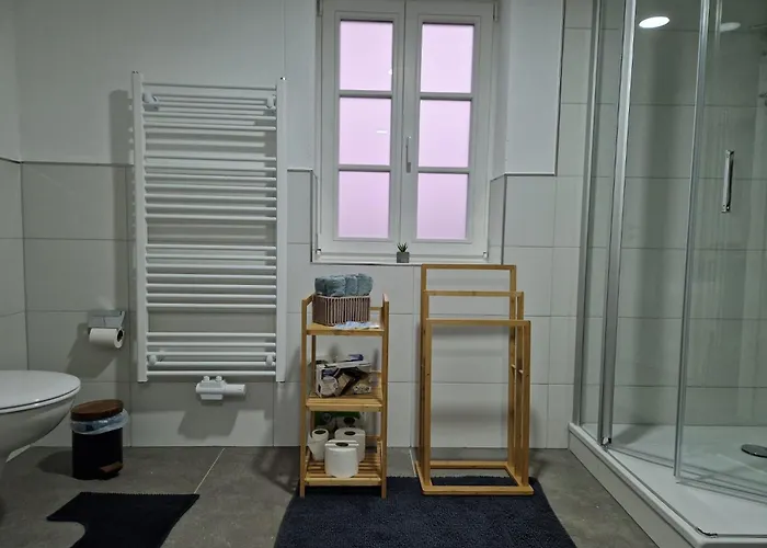 Hostel Dreibettzimmer Mit Gemeinschaftsbad Und Kueche Grossenbach