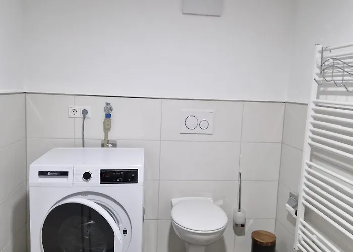 Dreibettzimmer Mit Gemeinschaftsbad Und Kueche Grossenbach *