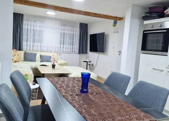 Hostel Dreibettzimmer Mit Gemeinschaftsbad Und Kueche Grossenbach *